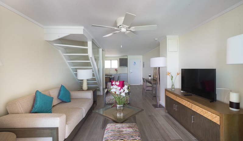 ONE BEDROOM GARDEN AND POOL SUITE LIVING ROOM